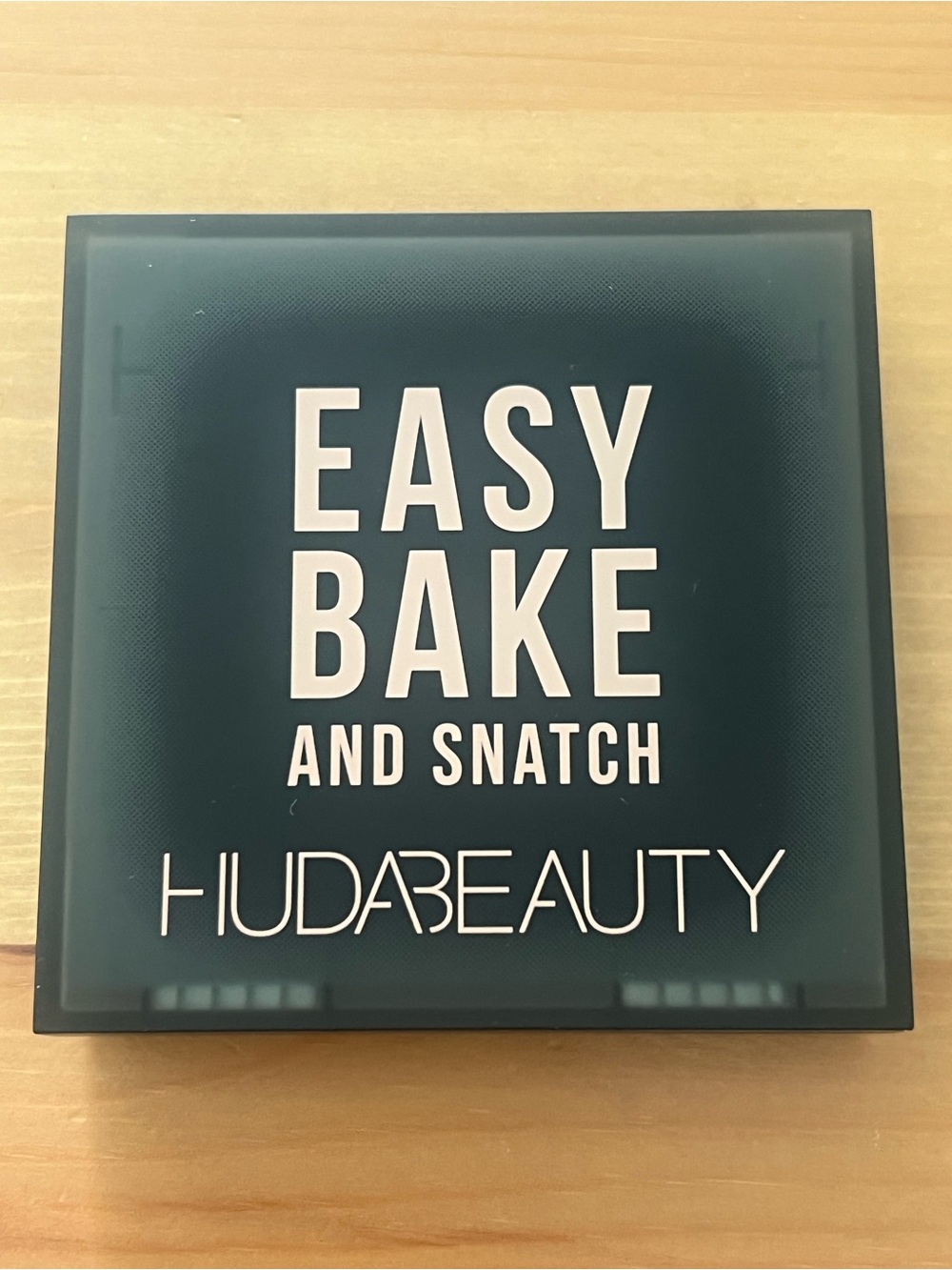 Huda Beauty Easy Bake and Snatch Pressed Brightening and Setting Powder